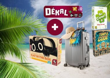 Des jeux de société sur une plage avec une valise et des accessoires d'été.