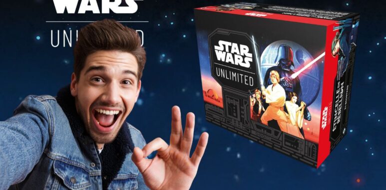 Un homme souriant devant la boîte du jeu Star Wars Unlimited