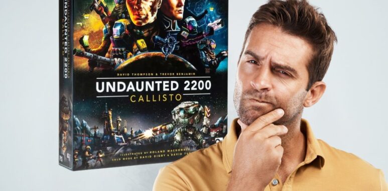 Un homme pensif regardant une boîte de jeu Undaunted 2200 Callisto.